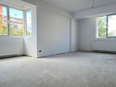 De vanzare apartament 3 camere Bloc Nou