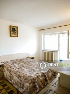 De Vanzare! Apartament trei camere situat in zona Tg Cucu