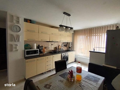 Apartament cu 3 camere de închiriat