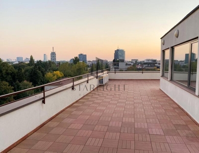 Park & lake view 4 bedroom duplex penthouse For Rent