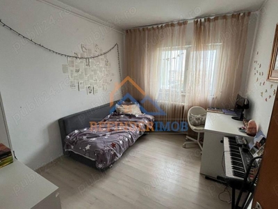 Vanzare Apartament cu 4 camere, zona Militari, Uverturii