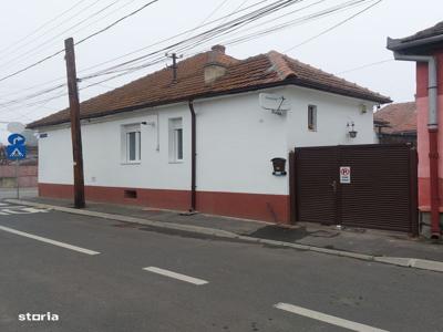 Vand casa tip duplex singur in curte Sibiu, zona Piata Cluj-Terezian.