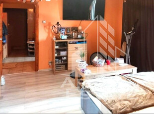 Apartament cu trei camere de vanzare