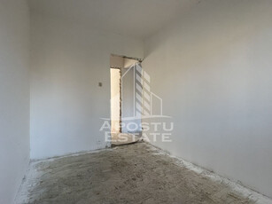 Apartament cu trei camere etaj intermediar Pta Doina Cale...