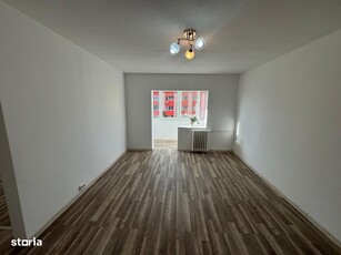 Apartament spațios cu 2 camere -zona Umt