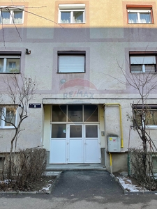Apartament 3 camere vanzare in bloc de apartamente Satu Mare, Micro 16