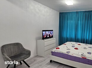 De vânzare apartament cu 4 camere, decomandat, etajul 2