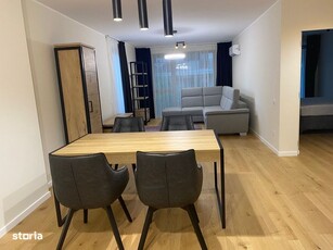 Apartament cu 3 camere de închiriat în zona Central