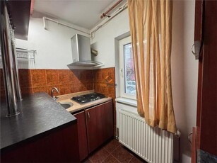 Apartament 2 camere la parter zona Lipovei