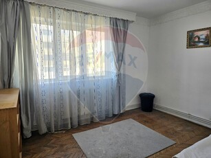 Apartament 2 camere vanzare in bloc de apartamente Bacau, Narcisa