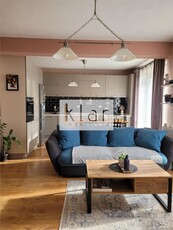 Apartament 3 camere, etaj intermediar si parcare! Zona Centrala!