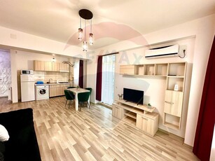 Apartament 3 camere vanzare in bloc de apartamente Constanta, Mamaia, Central