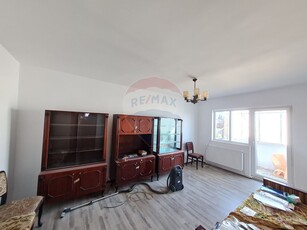 Apartament 3 camere vanzare in bloc de apartamente Vrancea, Focsani, Central