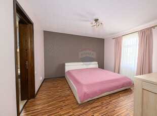 Apartament 4 camere vanzare in casă vilă Constanta, Ovidiu, Central