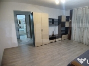 Apartament cu 2 camere, 50 mp, zona Cetate