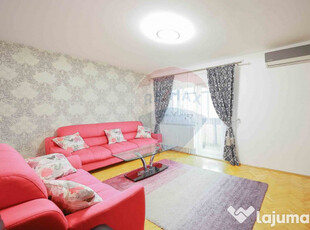 Apartament cu 3 camere de vânzare în zona Decebal