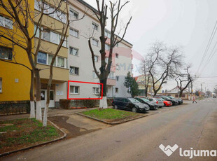 Apartament cu 4 camere de vânzare în zona Iosia