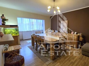 Apartament cu 4 camere, renovat, centrala proprie, zona Bucovina