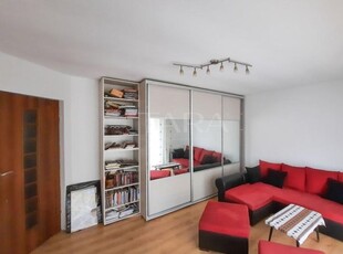 Apartament spatios, mobilat si utilat, parcare inclusa.