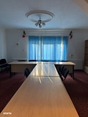 Apartament cu 2 camere de închiriat în zona Damaroaia