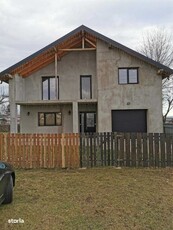 Apartament cu 4 camere de închiriat în zona Dacia