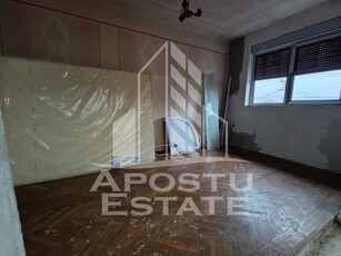 Casa P+1, toate utilitatile, garaj, necesita renovare, Girocului