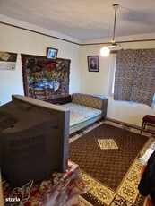 Vânzare - Apartament cu 3 camere, centru loc. Sulița