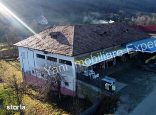 Clădire cu 3 spații comerciale de vânzare în comuna Băiculești.