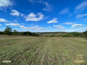 Teren intravilan cu panorama superba situat in Sumugiu - Bihor