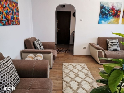 Inchiriez apartament la parter cu parcare in zona Republicii Ploiesti