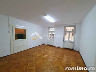 Apartament 3 camere Strada Postavarului