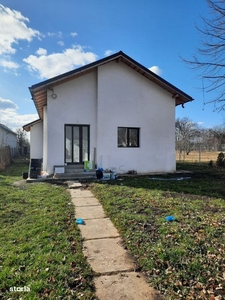 Casa 3 camere, teren 675 mp, renovat 2023, Urleta, Prahova