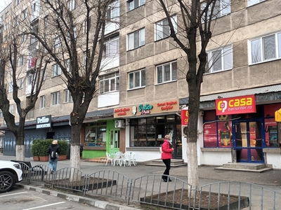 Ofer spre închiriere spațiu comercial