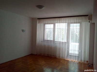 Vand apartament 2 camere si garaj la subsol