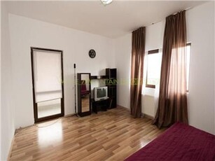 Apartament 2 camere de vanzare, Trapezului