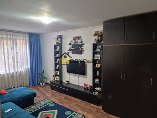 Apartament 3 camere decomandat etaj 1 metrou Ap Patriei