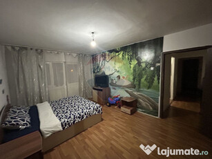 Apartament cu 2 camere decomandat de vânzare în zona Ho...