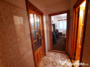 Apartament cu 3 camere în zona Sud