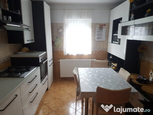 Apartament doua camere etaj trei, renovat mobilat utilat, Bistrita Lac