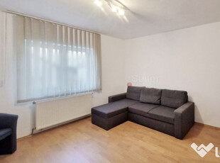 De vanzare apartament cu 3 camere central.