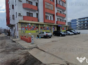 Spatiu comercial, stradal, parter de bloc si demisol, 800mp