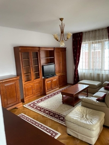 De inchiriat apartament cu 4 camere, zona Hotel Napoca