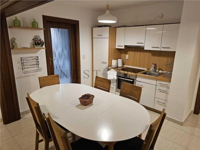 Inchiriez Apartament generos aproape de centru de inchiriat