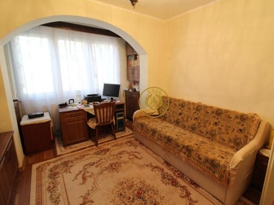 Vand apartament 3 camere in Hunedoara, Micro2-Bd. Mihai Viteazu, et. 1