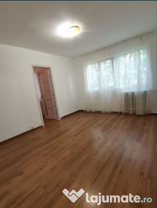 Apartament 2 camere + balcon, Mircea cel Bătrân