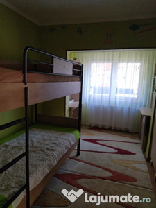 Apartament 3 camere, 2 băi și pivniță în Valea Aurie