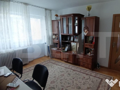 Apartament 3 camere, etaj 2, cetate