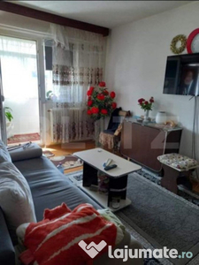 Apartament 3 camere semidecomandat, zona Orizont