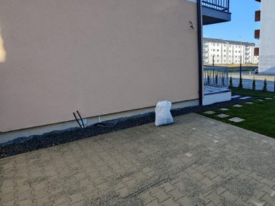 Apartament 87mp, 2 bai, si gradina cu terasa, zona Ciresica