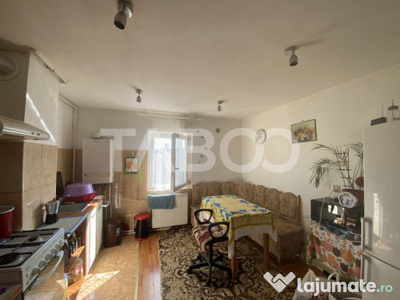 Apartament 3 camere 65 mp utili 2 balcoane zona Tolstoi Alba